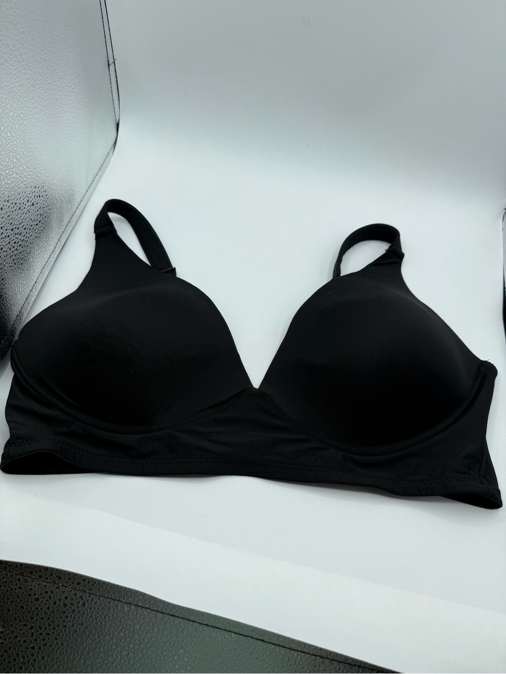 Laura Ashley Women’s Black Wireless Back Closure Bra 42D. SP-97
